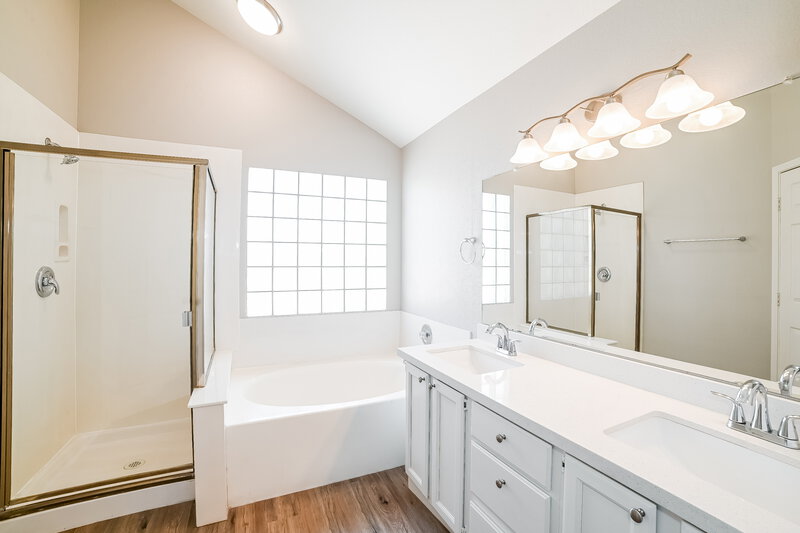 2,315/Mo, 1337 N Jamaica Way Gilbert, AZ 85234 Main Bathroom View