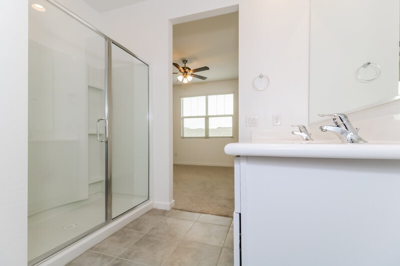 2,215/Mo, 4904 S 107th Ln Tolleson, AZ 85353 Main Bathroom View