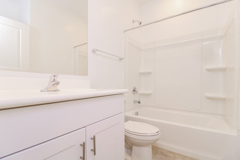 2,215/Mo, 4904 S 107th Ln Tolleson, AZ 85353 Bathroom View