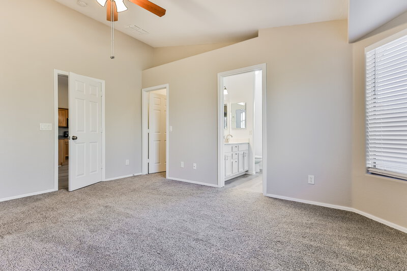 3,150/Mo, 3792 S Joshua Tree Ln Gilbert, AZ 85297 Main Bedroom View 2