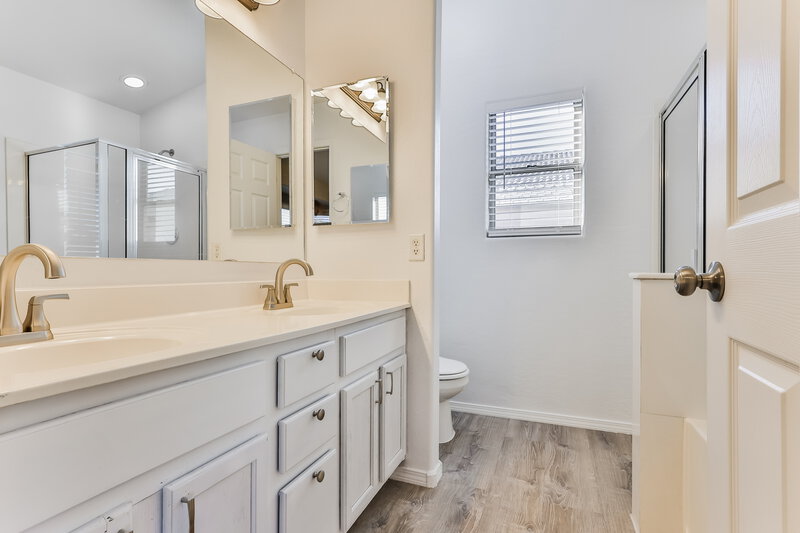 3,150/Mo, 3792 S Joshua Tree Ln Gilbert, AZ 85297 Main Bathroom View
