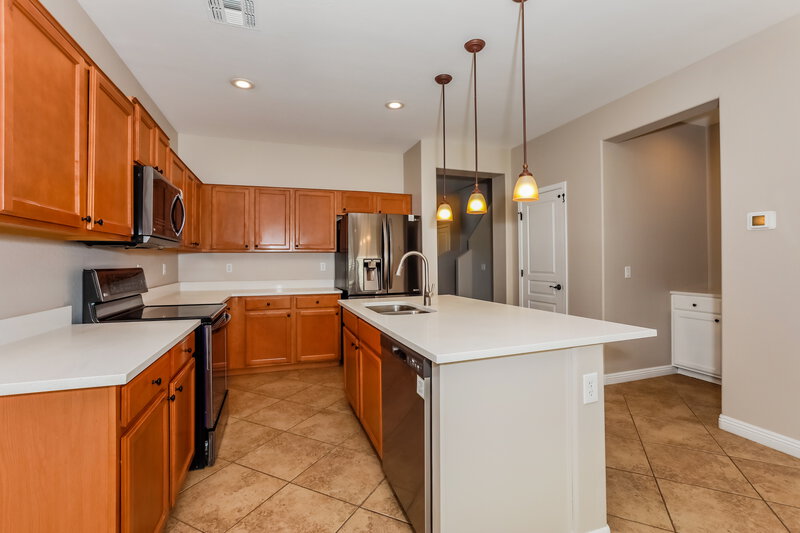 2,415/Mo, 3729 E Flamingo Way Gilbert, AZ 85297 Kitchen View 2