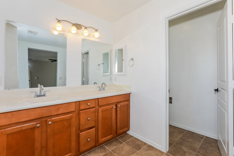 2,415/Mo, 3729 E Flamingo Way Gilbert, AZ 85297 Main Bathroom View