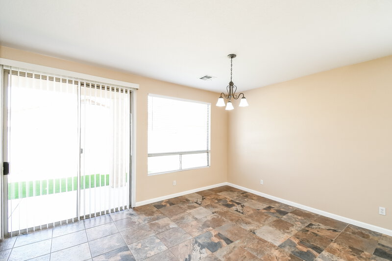2,065/Mo, 810 E Rossi Ct San Tan Valley, AZ 85140 Dining Room View 2
