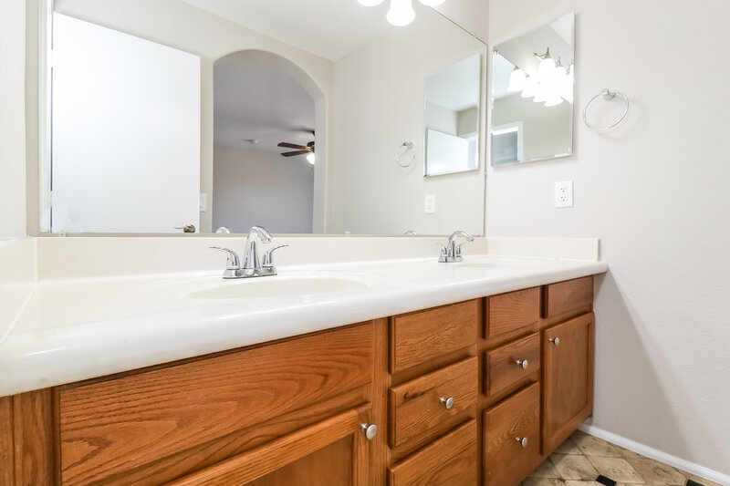 2,145/Mo, 12618 W Pasadena Ave Litchfield Park, AZ 85340 Main Bathroom View