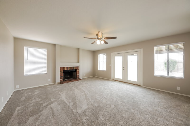 2,555/Mo, 4231 W Whispering Wind Dr Glendale, AZ 85310 Family Room View