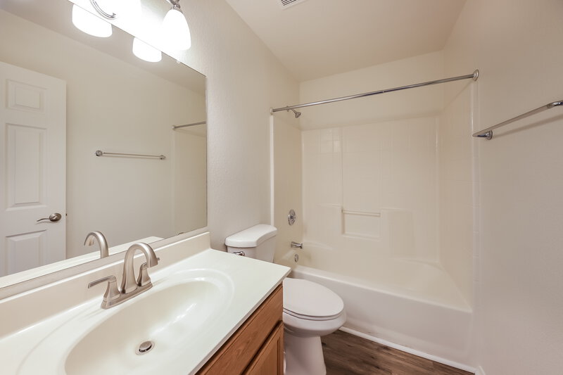 2,555/Mo, 4231 W Whispering Wind Dr Glendale, AZ 85310 Bathroom View