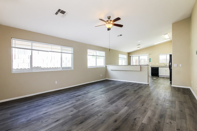 2,340/Mo, 3015 W Zachary Dr Phoenix, AZ 85027 Living Room View 2