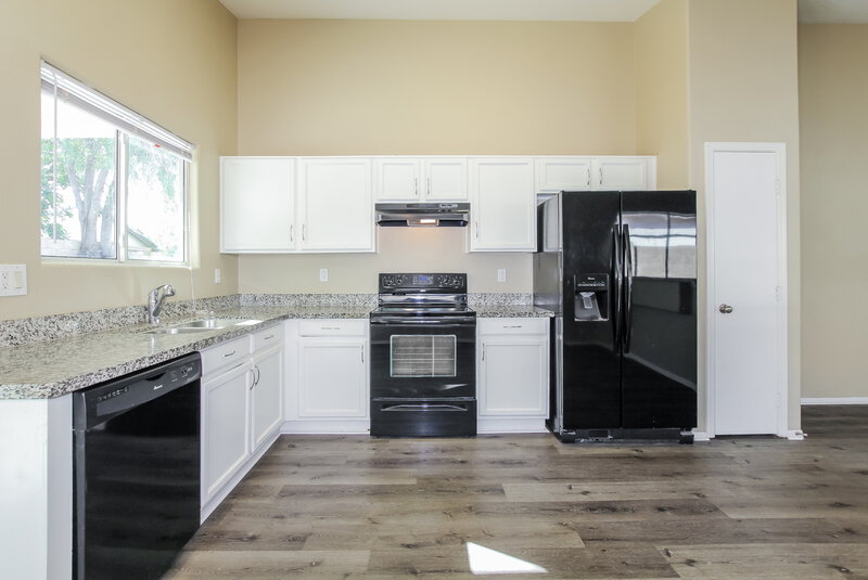 2,340/Mo, 3015 W Zachary Dr Phoenix, AZ 85027 Kitchen View