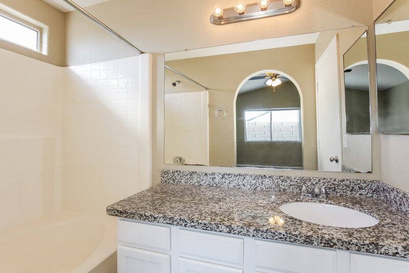 2,340/Mo, 3015 W Zachary Dr Phoenix, AZ 85027 Master Bathroom View
