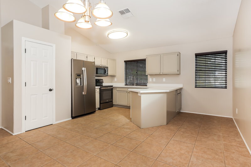 1,995/Mo, 3755 E Broadway Rd Unit 39 Mesa, AZ 85206 Kitchen View