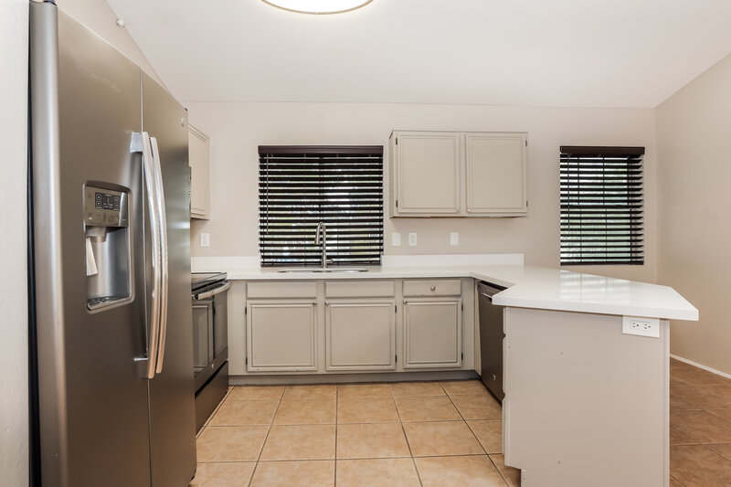 1,995/Mo, 3755 E Broadway Rd Unit 39 Mesa, AZ 85206 Kitchen View 2