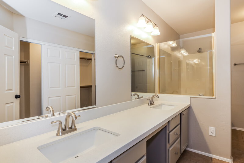 1,995/Mo, 3755 E Broadway Rd Unit 39 Mesa, AZ 85206 Main Bathroom View 2