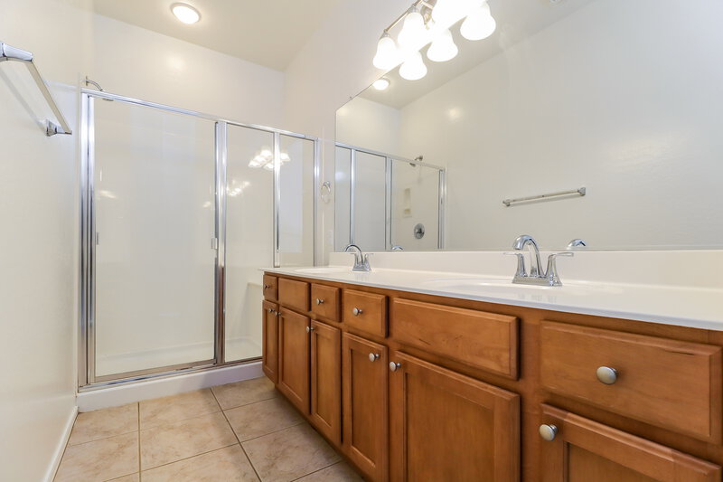 1,805/Mo, 17792 W Paradise Ln Surprise, AZ 85388 Main Bathroom View