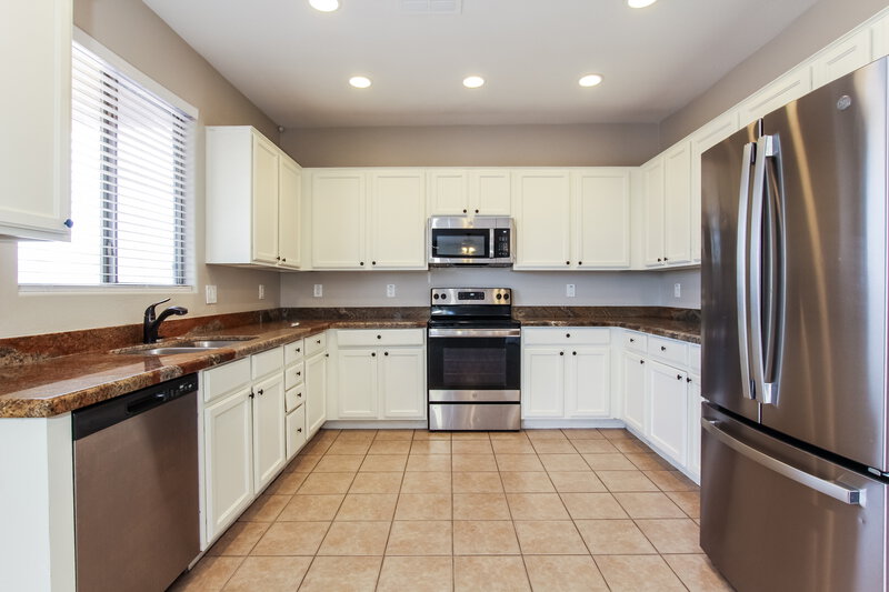 2,235/Mo, 7206 W Alta Vista Rd Laveen, AZ 85339 Kitchen View