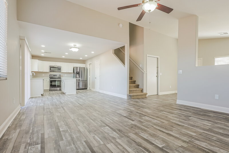 2,110/Mo, 1480 S Boulder St Unit D Gilbert, AZ 85296 Living Room View 2