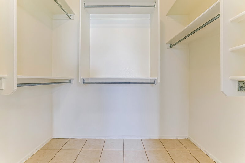 2,040/Mo, 1744 E Erie St Gilbert, AZ 85295 Walk In Closet View