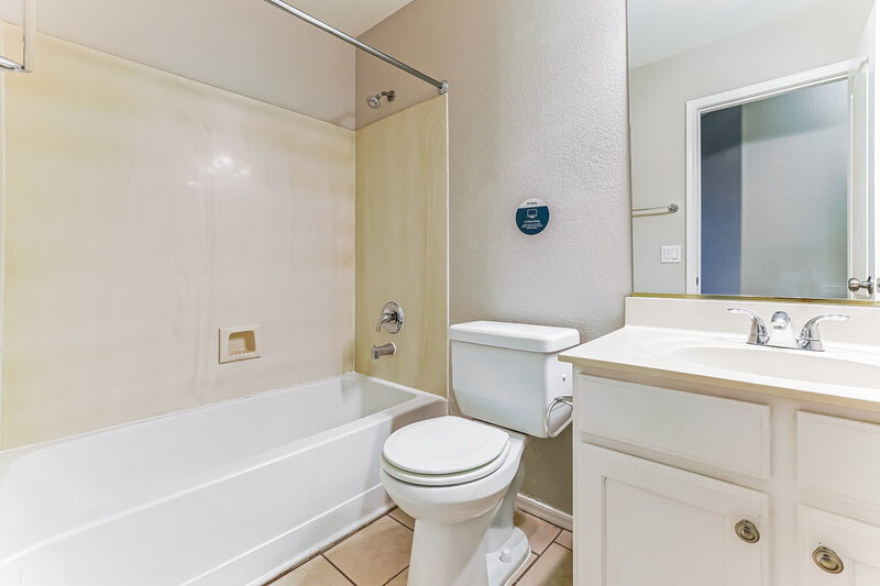 2,040/Mo, 1744 E Erie St Gilbert, AZ 85295 Bathroom View