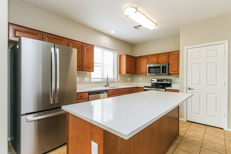 2,855/Mo, 3369 W Yellow Peak Dr Queen Creek, AZ 85142 Kitchen View