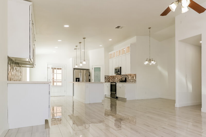 2,125/Mo, 15960 W Smokey Dr Surprise, AZ 85374 Dining Room View