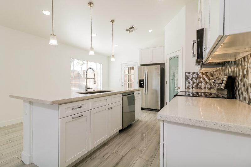 2,125/Mo, 15960 W Smokey Dr Surprise, AZ 85374 Kitchen View