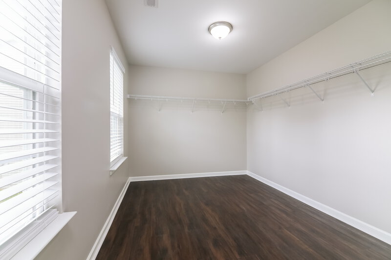 2,030/Mo, 8011 Spiderlily Ct Zebulon, NC 27597 Amenities View