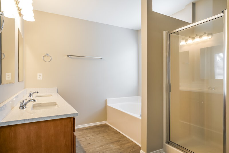 2,375/Mo, 1017 Lockberry Ct Clayton, NC 27520 Main Bathroom View