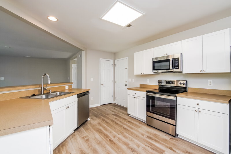 1,975/Mo, 5045 Babbling Brook Dr Raleigh, NC 27610 Kitchen View 2