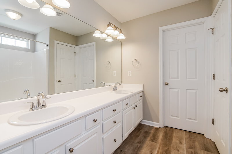 1,975/Mo, 5045 Babbling Brook Dr Raleigh, NC 27610 Main Bathroom View