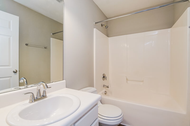 1,975/Mo, 5045 Babbling Brook Dr Raleigh, NC 27610 Bathroom View