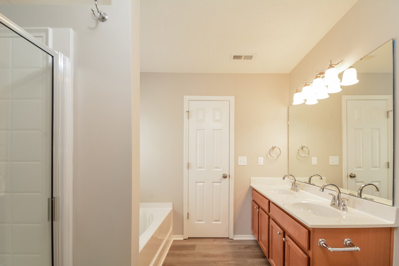 2,145/Mo, 3509 Skybrook Ln Durham, NC 27703 Main Bathroom View