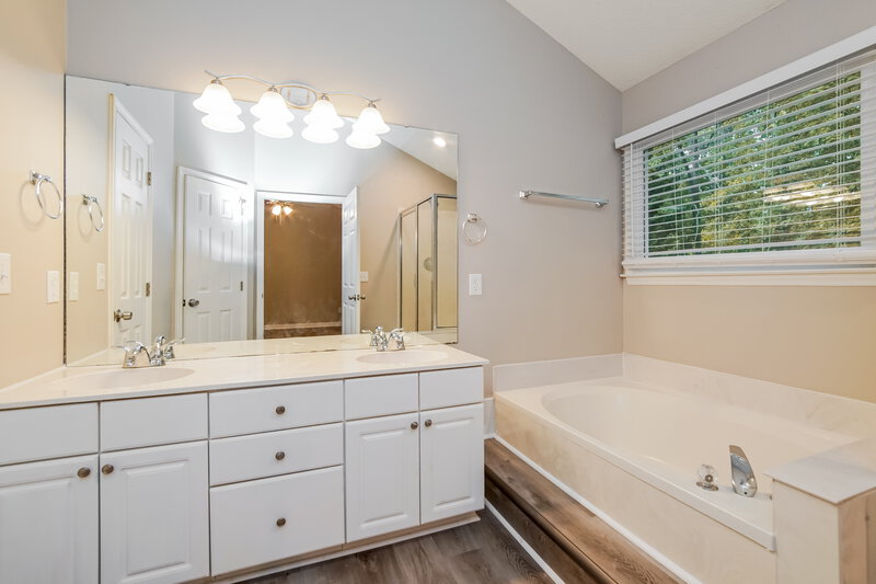 3,180/Mo, 919 Beddingfield Dr Knightdale, NC 27545 Main Bathroom View