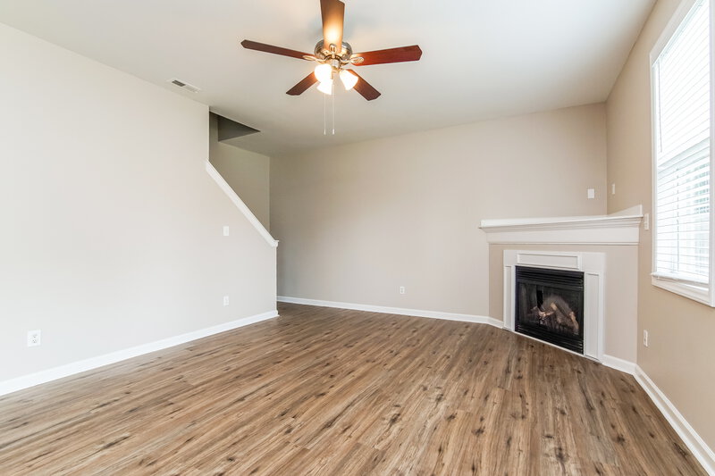 2,090/Mo, 209 Ber Creek Dr Fuquay Varina, NC 27526 Living Room View