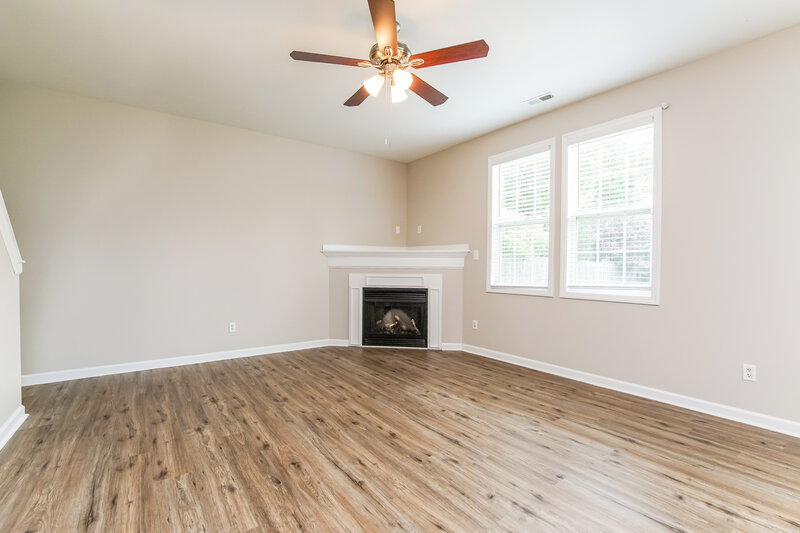 2,090/Mo, 209 Ber Creek Dr Fuquay Varina, NC 27526 Living Room View 2