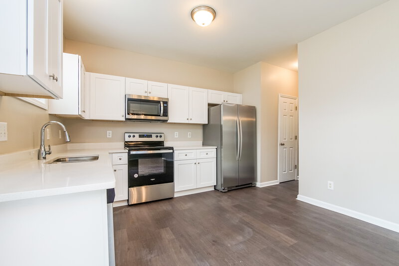 2,090/Mo, 209 Ber Creek Dr Fuquay Varina, NC 27526 Kitchen View 2