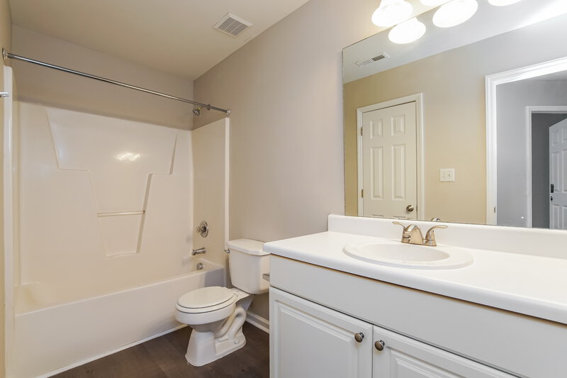 2,090/Mo, 209 Ber Creek Dr Fuquay Varina, NC 27526 Bathroom View