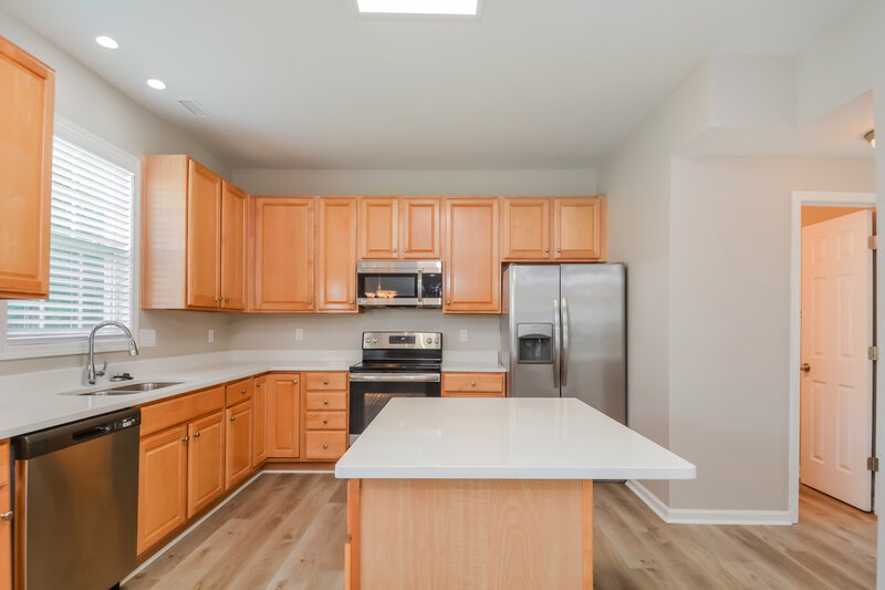 2,175/Mo, 4005 Iverson St Raleigh, NC 27604 Kitchen View