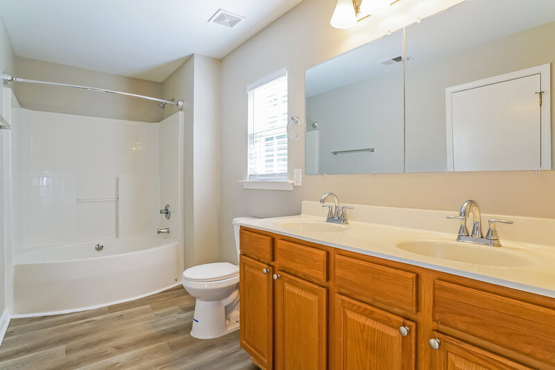 1,860/Mo, 3648 Marshlane Way Raleigh, NC 27610 Main Bathroom View