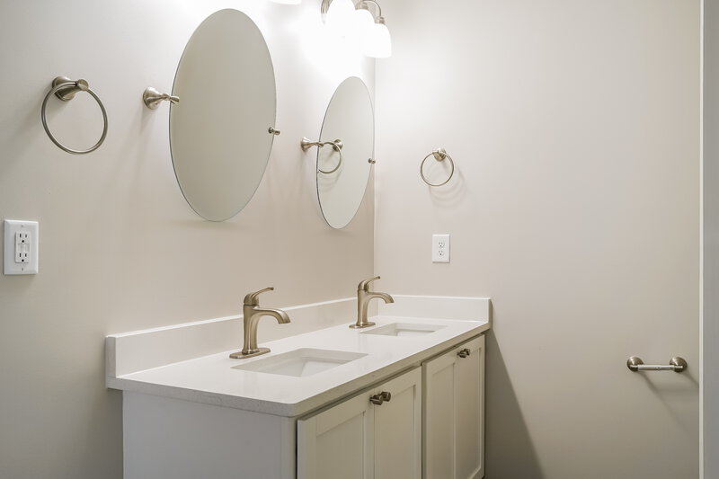 1,990/Mo, 188 Fawnbrook Dr Four Oaks, NC 27524 Main Bathroom View 2