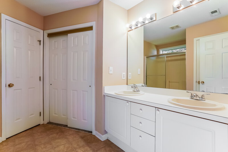 1,725/Mo, 2232 Castle Pines Dr Raleigh, NC 27604 Main Bathroom View