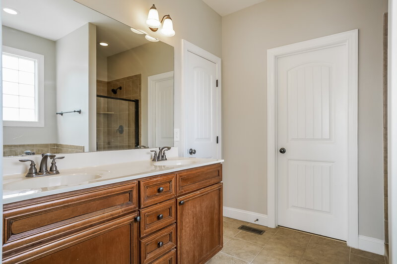 2,260/Mo, 522 Misty Willow Way Rolesville, NC 27571 Main Bathroom View