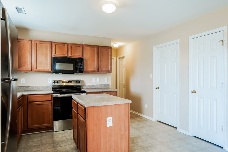 1,750/Mo, 1013 Lockberry Ct Clayton, NC 27520 Kitchen View 2