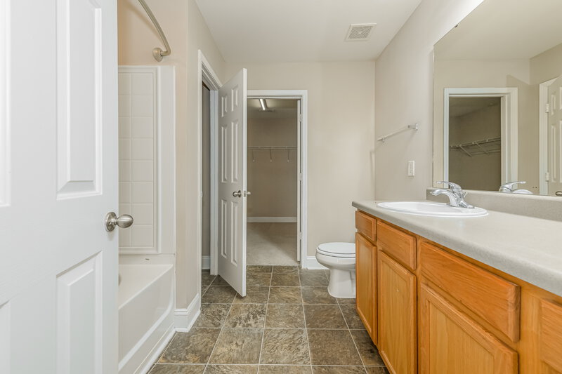 1,880/Mo, 172 Cinder Cross Way Garner, NC 27529 Main Bathroom View
