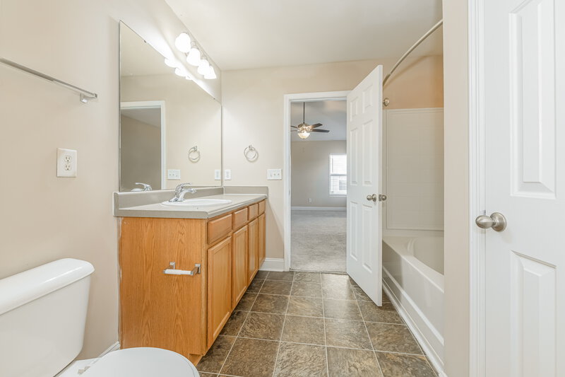 1,880/Mo, 172 Cinder Cross Way Garner, NC 27529 Main Bathroom View 2