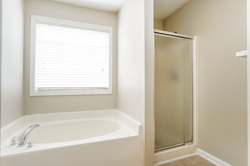 1,810/Mo, 3621 Rendition St Raleigh, NC 27610 Main Bathroom View