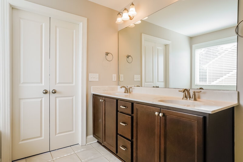 2,410/Mo, 30 Brookford Ct Garner, NC 27529 Main Bathroom View 2