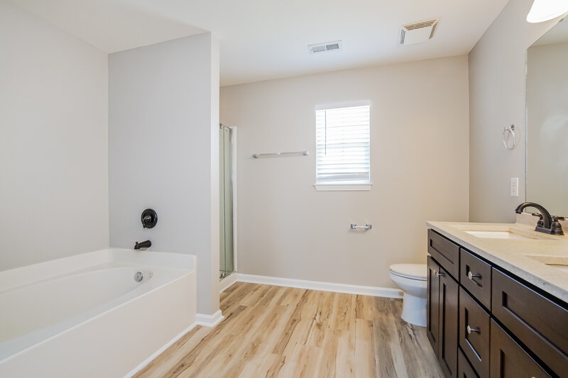 1,995/Mo, 3609 Jordanmill Ct Raleigh, NC 27616 Main Bathroom View
