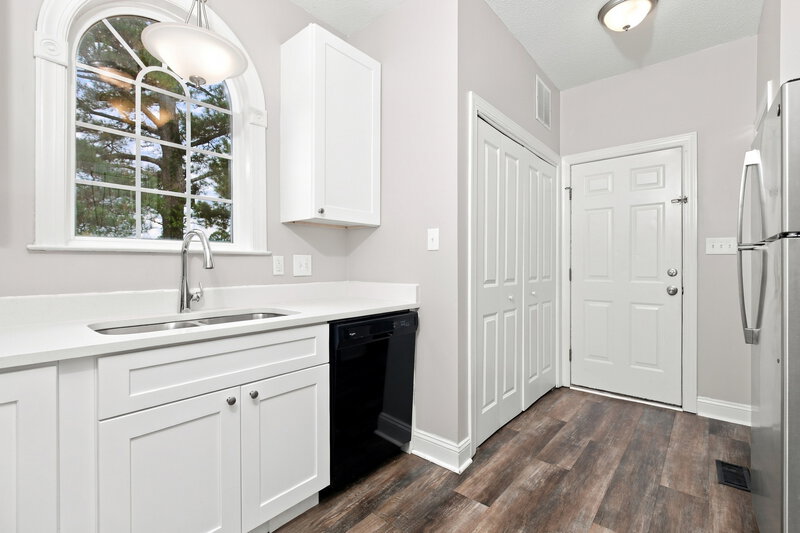 1,595/Mo, 662 Landing View Dr Wendell, NC 27591 Kitchen View 2