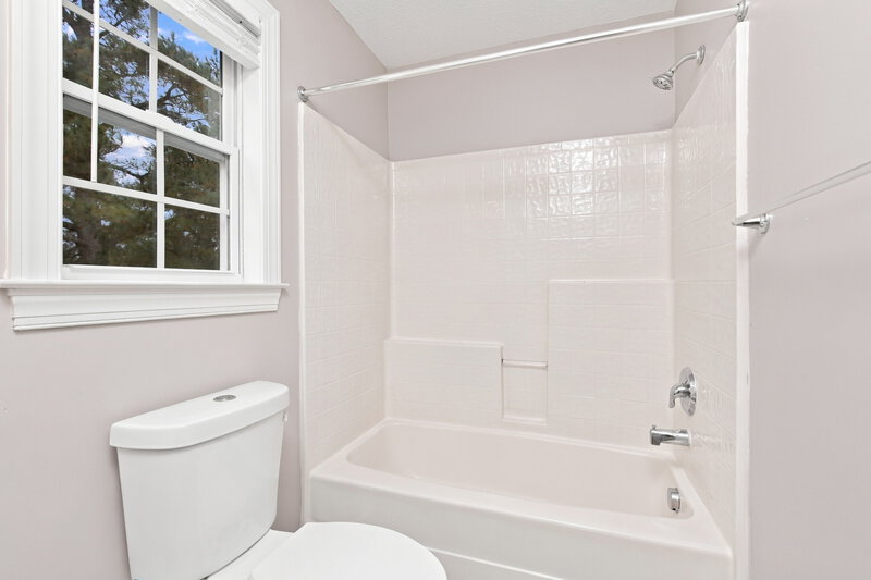 1,595/Mo, 662 Landing View Dr Wendell, NC 27591 Primary Bathroom View 2