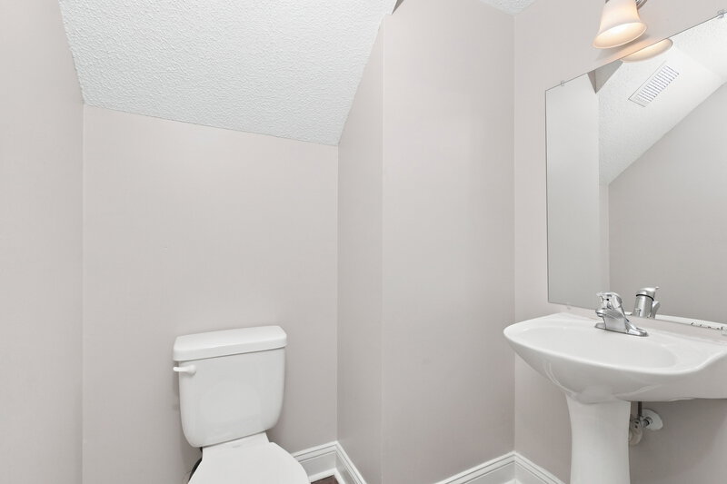 1,595/Mo, 662 Landing View Dr Wendell, NC 27591 Bathroom View